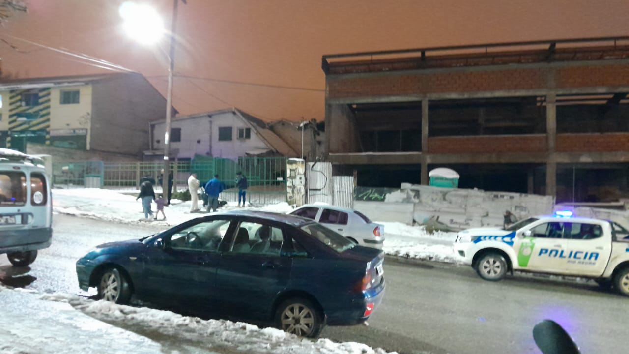 Corridas y disparos en calle Onelli: dos hombres detenidos tras una pelea  grupal - FM 89.5 Radio Con Vos Patagonia